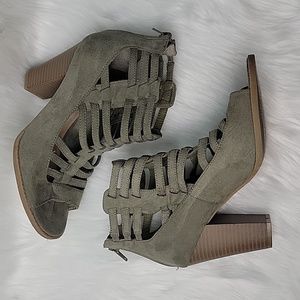 G BY GUESS Olive Green Faux Suede Cut Out Zip Up Open Toe Punk‎ Sandal Bootie 7